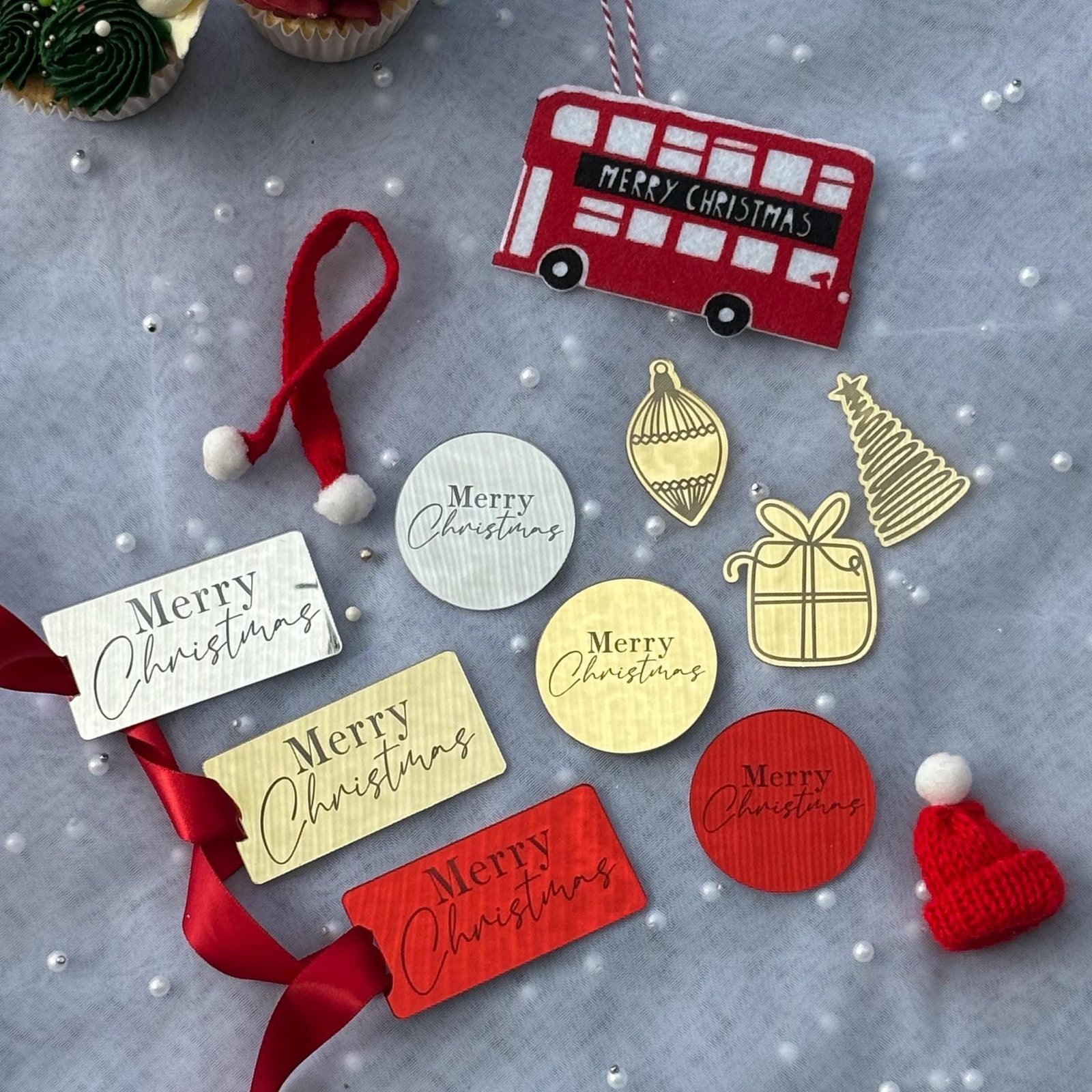 Merry Christmas Acrylic Disc, Gold, Red, Silver. - Image 3