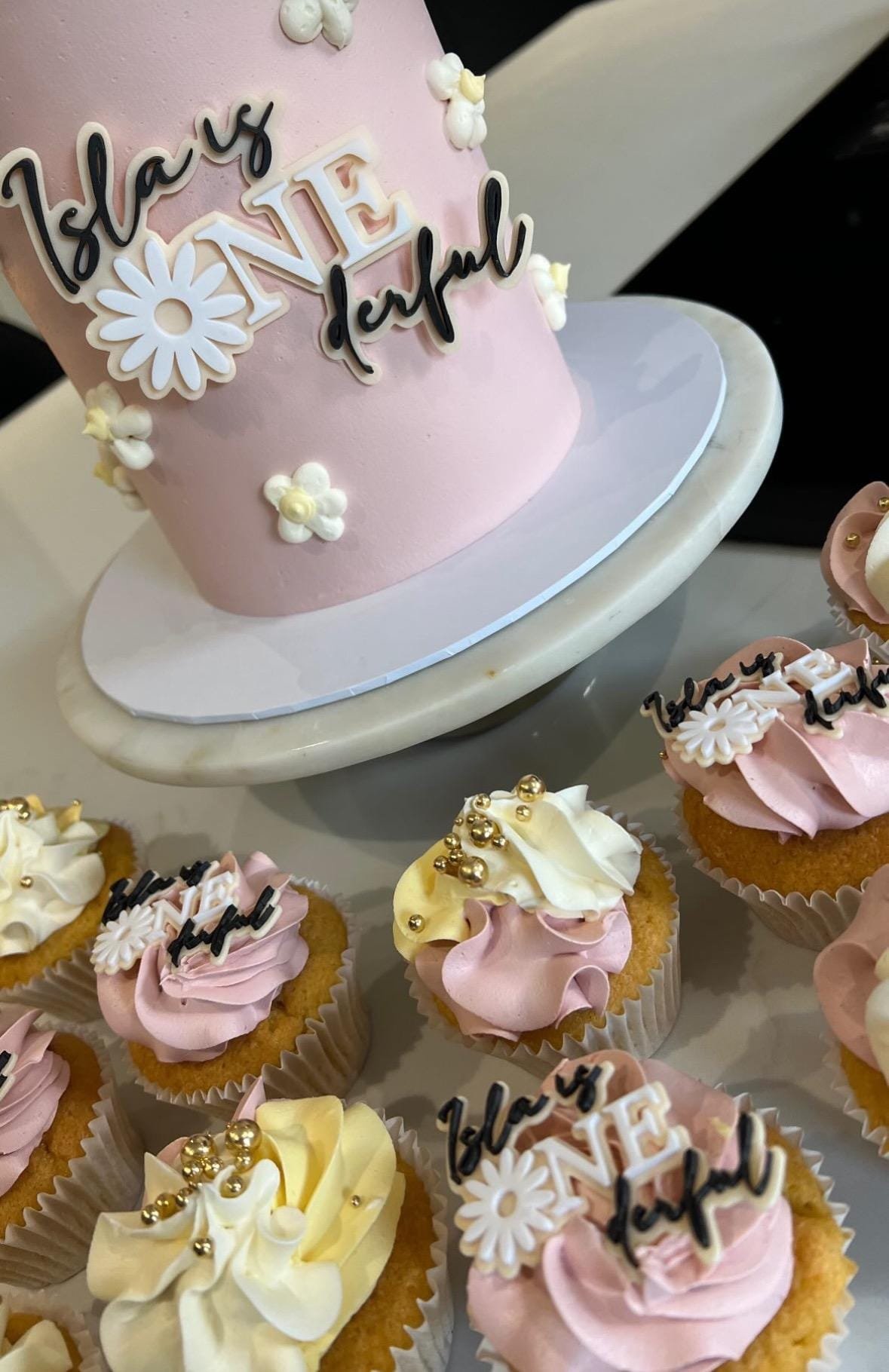 Acrylic ONE-derful Daisy Topper - Image 9